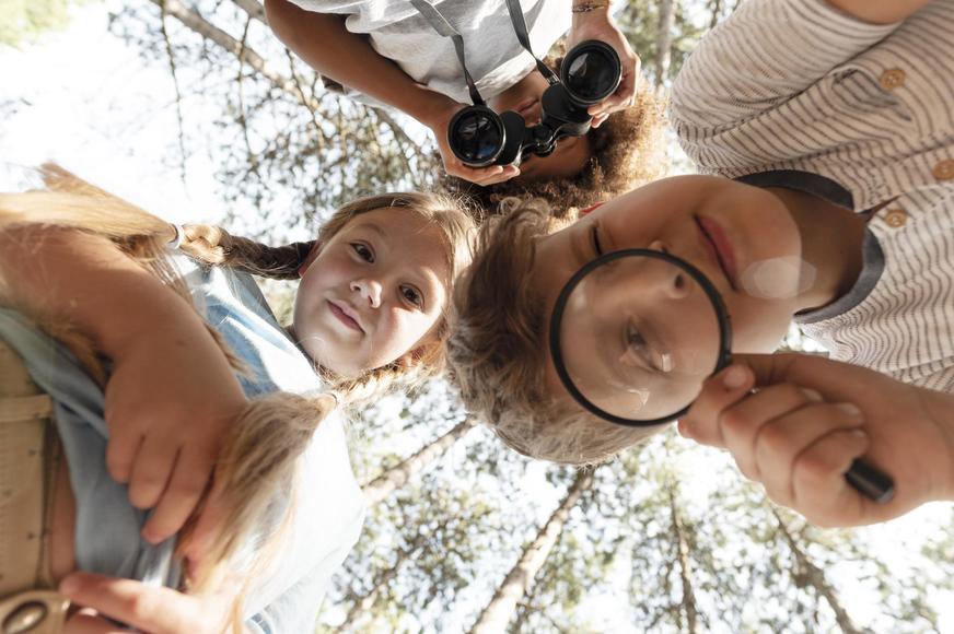 093603135609kids-participating-in-treasure-hunt.jpg