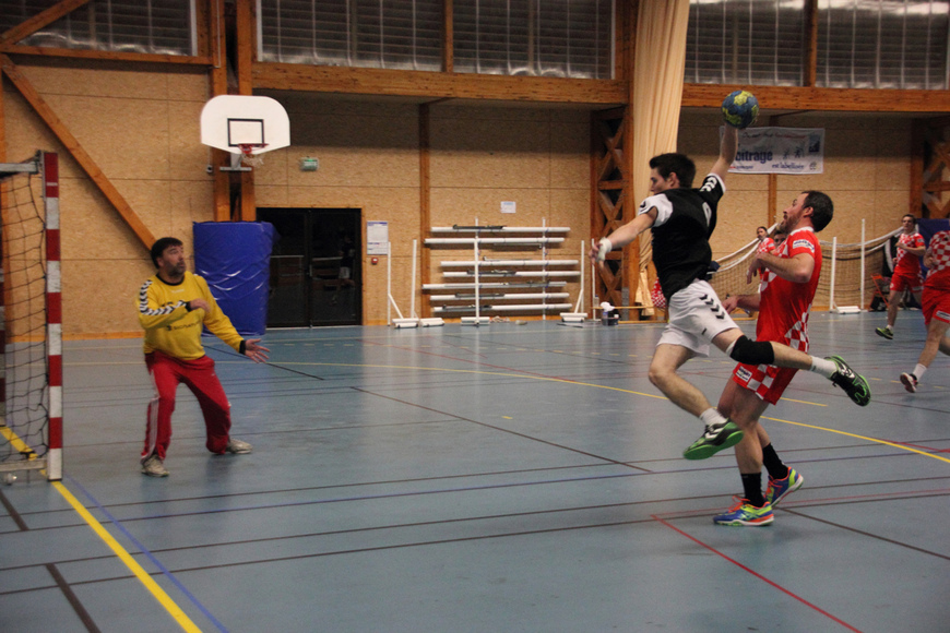 141800handball.jpg