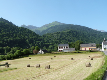 Fenaison à Lesponne